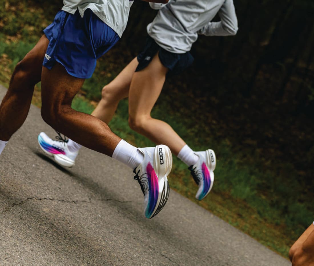 Runners racing in the Specter Elite